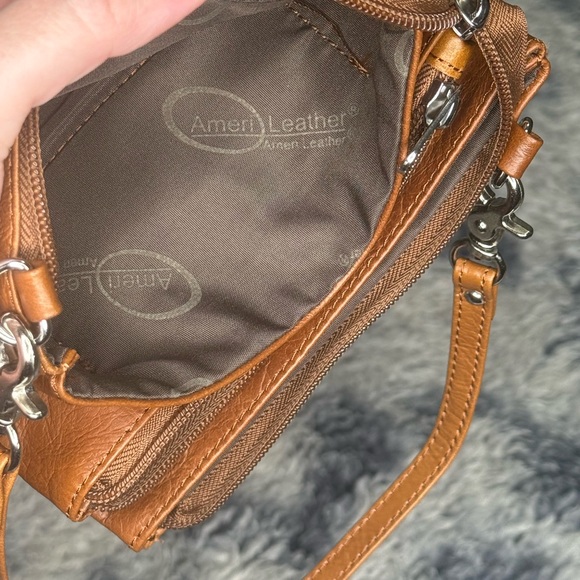 ⭐️3/$25⭐️ Amerileather Genuine Leather 3-compartment Clutch - Picture 4 of 5